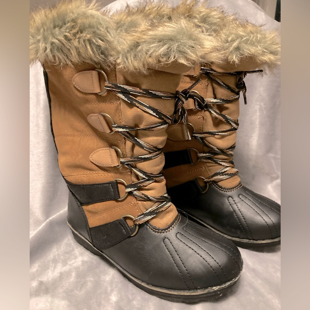 Rugged Outback snow boots